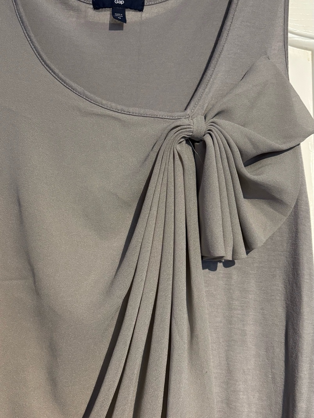 GAP Women's Light Gray Sleeveless Bow-Accent Camisole - Picture 3 of 6